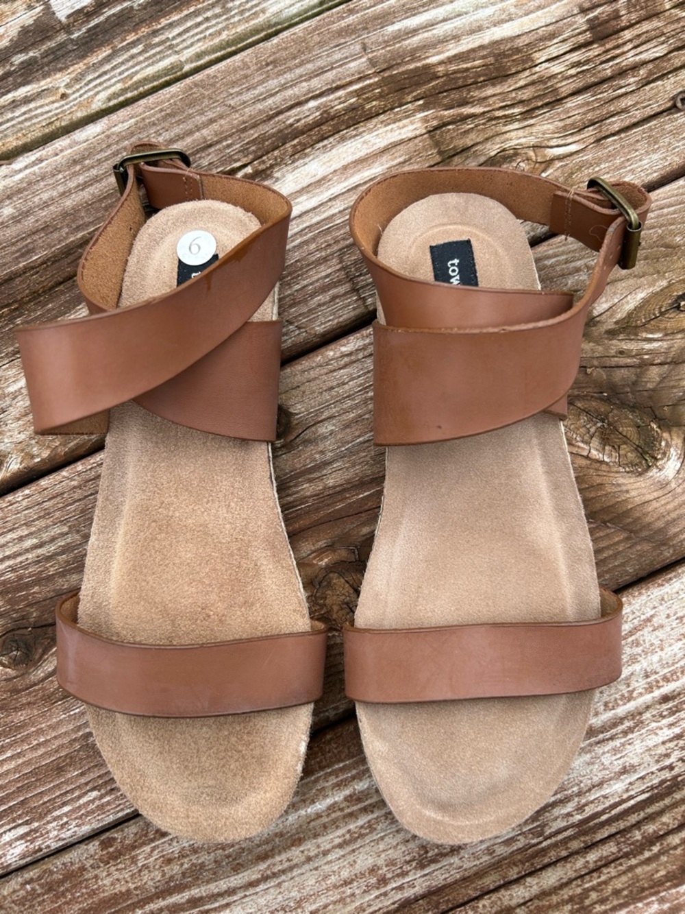 Town Shoes- Women's Tan Leather Ankle-Strap Sandals